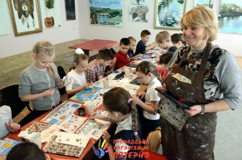 Луцькі діти створюють писанкові візерунки для мистецького проекту &laquo;Страсний тиждень&raquo;