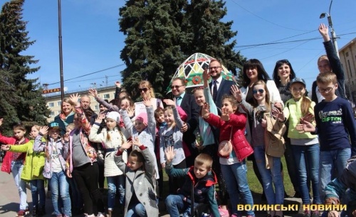 У центрі Луцька до Великодня презентували мистецькі проекти